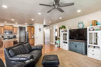 258 E Red Leaf Dr, Draper, UT 84020 - Photo 14