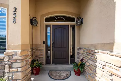258 E Red Leaf Dr, Draper, UT 84020 - Photo 2