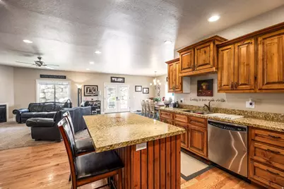 258 E Red Leaf Dr, Draper, UT 84020 - Photo 8
