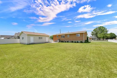 2467 S 2000 W, Syracuse, UT 84075 - Photo 28