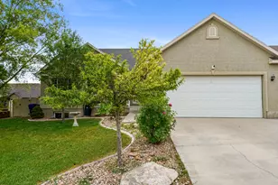 143 W Wrangler Ave, Saratoga Springs, UT 84045 - Photo 4