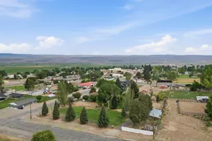 161 E 100 N, Bicknell, UT 84715 - Photo 40