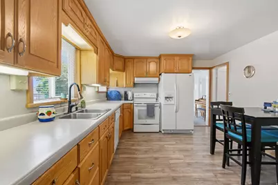 161 E 100 N, Bicknell, UT 84715 - Photo 8