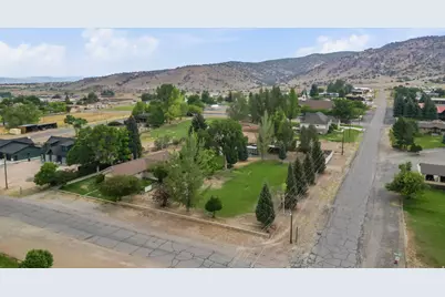 161 E 100 N, Bicknell, UT 84715 - Photo 38