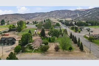 161 E 100 N, Bicknell, UT 84715 - Photo 2