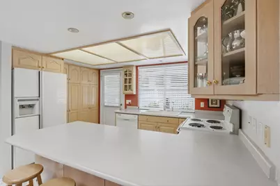 4857 S 1690 E, Holladay, UT 84117 - Photo 4