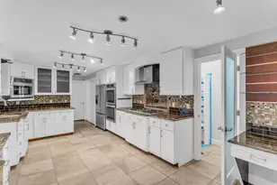 5629 S Laurelwood St, Holladay, UT 84121 - Photo 10