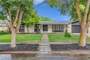 5629 S Laurelwood St, Holladay, UT 84121 - Photo 2