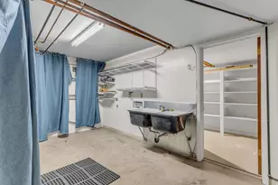 5629 S Laurelwood St, Holladay, UT 84121 - Photo 32