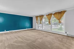 5629 S Laurelwood St, Holladay, UT 84121 - Photo 6