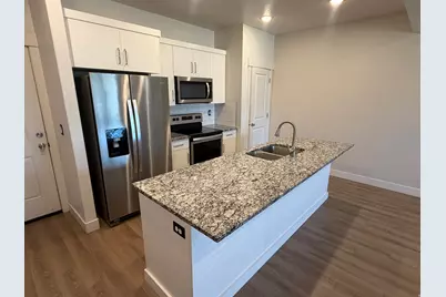 1572 E 460 S, Hyrum, UT 84319 - Photo 2