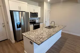 1572 E 460 S, Hyrum, UT 84319 - Photo 2