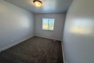 1572 E 460 S, Hyrum, UT 84319 - Photo 14