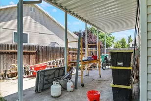 1073 N 175 E, Layton, UT 84041 - Photo 34