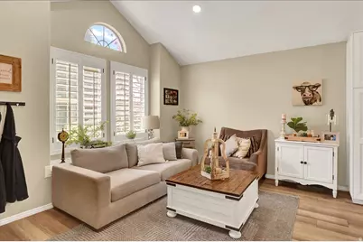 1073 N 175 E, Layton, UT 84041 - Photo 4