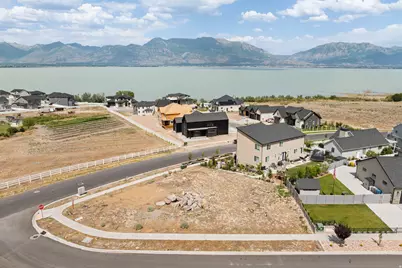 3492 S Meadowlark Ln, Saratoga Springs, UT 84045 - Photo 2