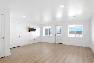 8271 N Iron Horse Dr, Lake Point, UT 84074 - Photo 38