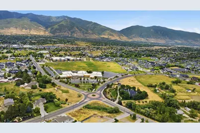 786 S Angel St W #6, Kaysville, UT 84037 - Photo 2