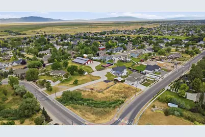 786 S Angel St W #6, Kaysville, UT 84037 - Photo 4