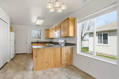 285 W 60 S, Hyde Park, UT 84318 - Photo 10