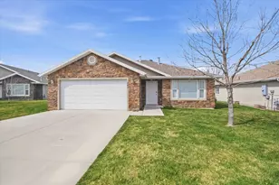 285 W 60 S, Hyde Park, UT 84318 - Photo 2