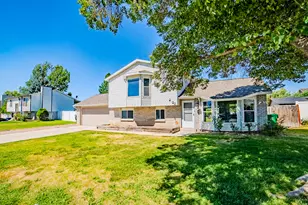 6366 S Westbrook Dr W, Taylorsville, UT 84129 - Photo 2