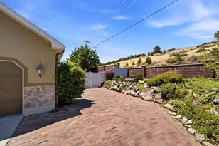 1684 E Pheasant Brook Rd, Sandy, UT 84092 - Photo 4