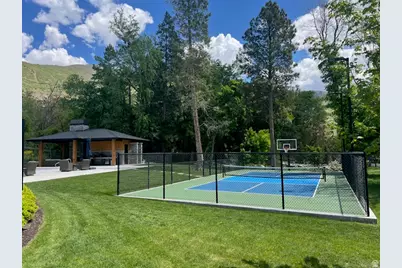 686 N Hidden Hollow Dr E, Farmington, UT 84025 - Photo 8