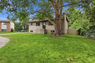 629 W King Cir N, Layton, UT 84041 - Photo 2