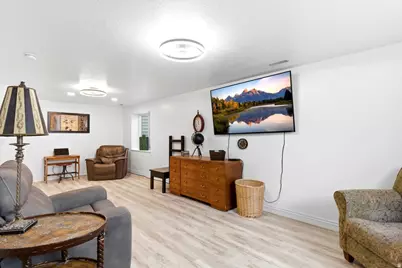 589 Quinn Ct, Ogden, UT 84404 - Photo 22