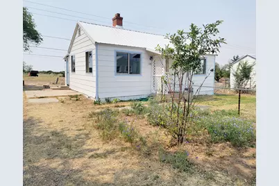 136 Geneva Dr, East Carbon, UT 84520 - Photo 2