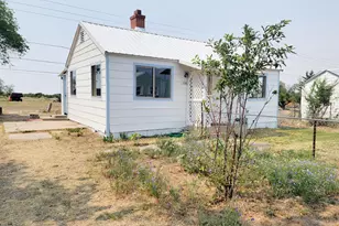 136 Geneva Dr, East Carbon, UT 84520 - Photo 2