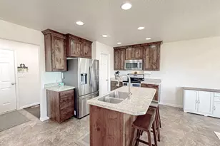 84 S 1030 E, Santaquin, UT 84655 - Photo 2