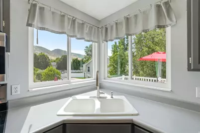 621 Willow Bend Dr W, Centerville, UT 84014 - Photo 18
