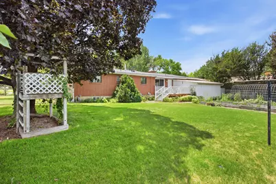 497 E Main St, Hyrum, UT 84319 - Photo 36