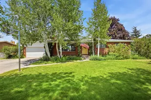 497 E Main St, Hyrum, UT 84319 - Photo 2