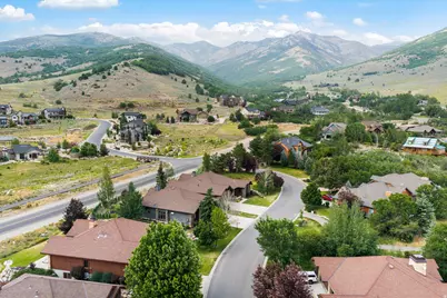 4892 E Eagleridge Dr, Eden, UT 84310 - Photo 38