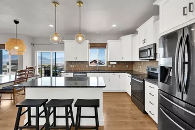 7112 N Golden Ct, Eagle Mountain, UT 84005 - Photo 12