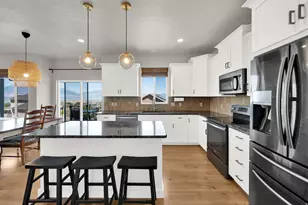 7112 N Golden Ct, Eagle Mountain, UT 84005 - Photo 12