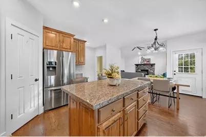 2035 E Quartzridge Dr, Sandy, UT 84092 - Photo 32