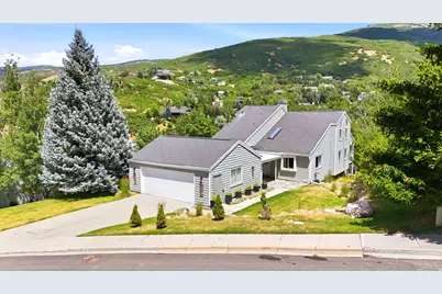 1979 S Cave Hollow Way, Bountiful, UT 84010 - Photo 2