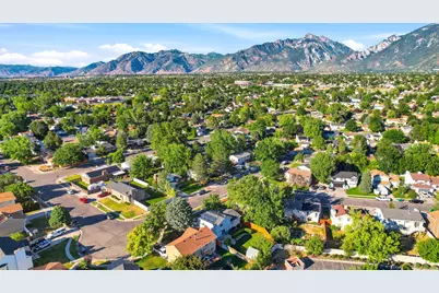 734 E Sandy Dunes Dr, Sandy, UT 84094 - Photo 2