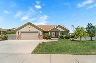 8768 N Durham Ct, Eagle Mountain, UT 84005 - Photo 2