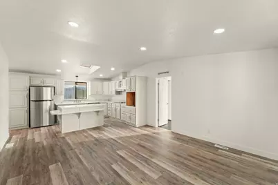 1350 W 300 N #14, Clearfield, UT 84015 - Photo 6