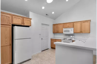 486 W 300 S #B, Springville, UT 84663 - Photo 10