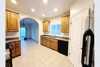 1518 E Shadow Dr, Eagle Mountain, UT 84005 - Photo 8