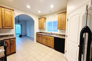 1518 E Shadow Dr, Eagle Mountain, UT 84005 - Photo 8