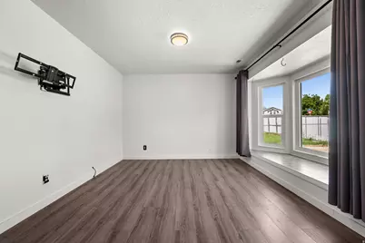 70 E 1150 N, Layton, UT 84041 - Photo 4