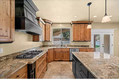 3480 E Macintosh Cir, Cottonwood Heights, UT 84121 - Photo 2