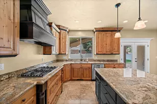 3480 E Macintosh Circle, Cottonwood Heights, UT 84121 - Photo 2